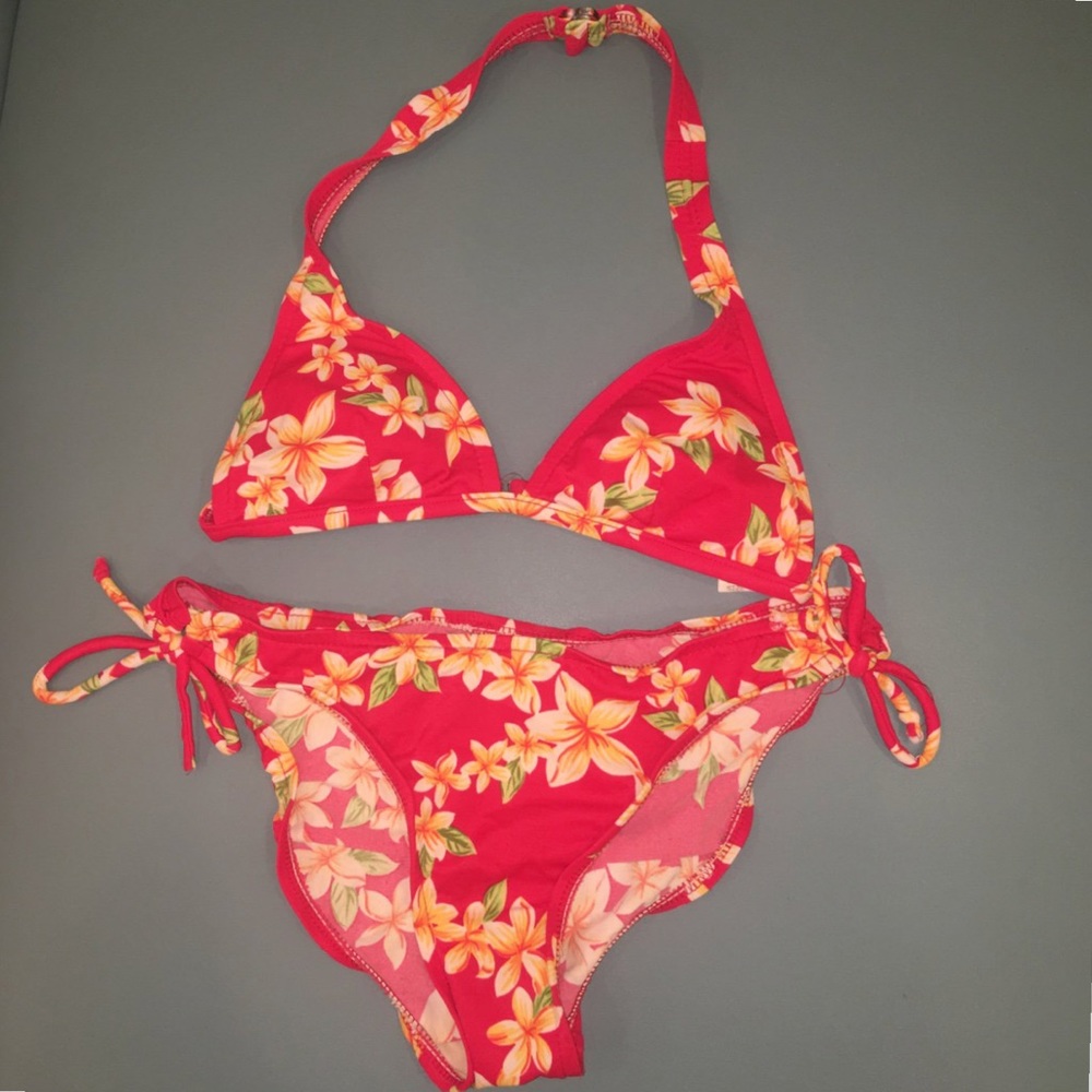 Retro Hawaiian print bikini 🌼